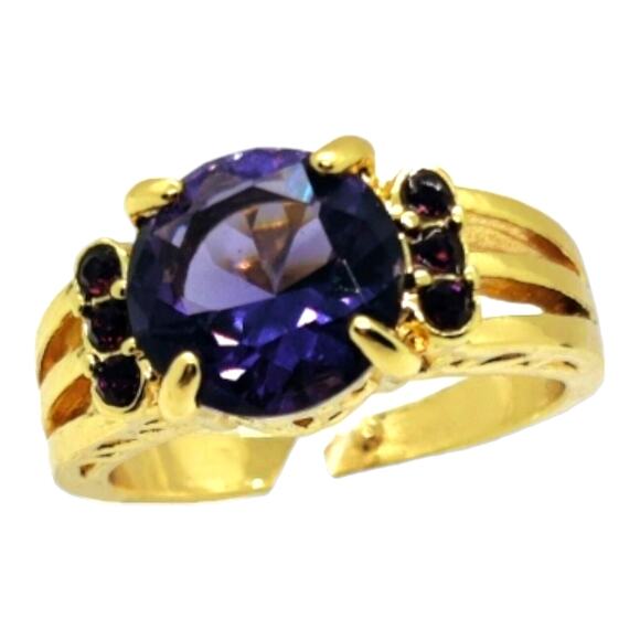 Womens Gold Tone Ring Size 8 Round Cut Solitaire Purple Rhinestone with Accents - Picture 4 of 6